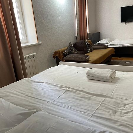 Fiveseasons Hostel Алма Ата Екстериор снимка
