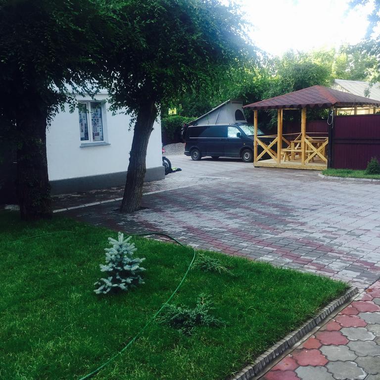 Fiveseasons Hostel Алма Ата Екстериор снимка