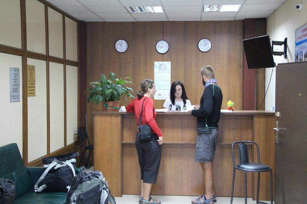 Fiveseasons Hostel Алма Ата Екстериор снимка
