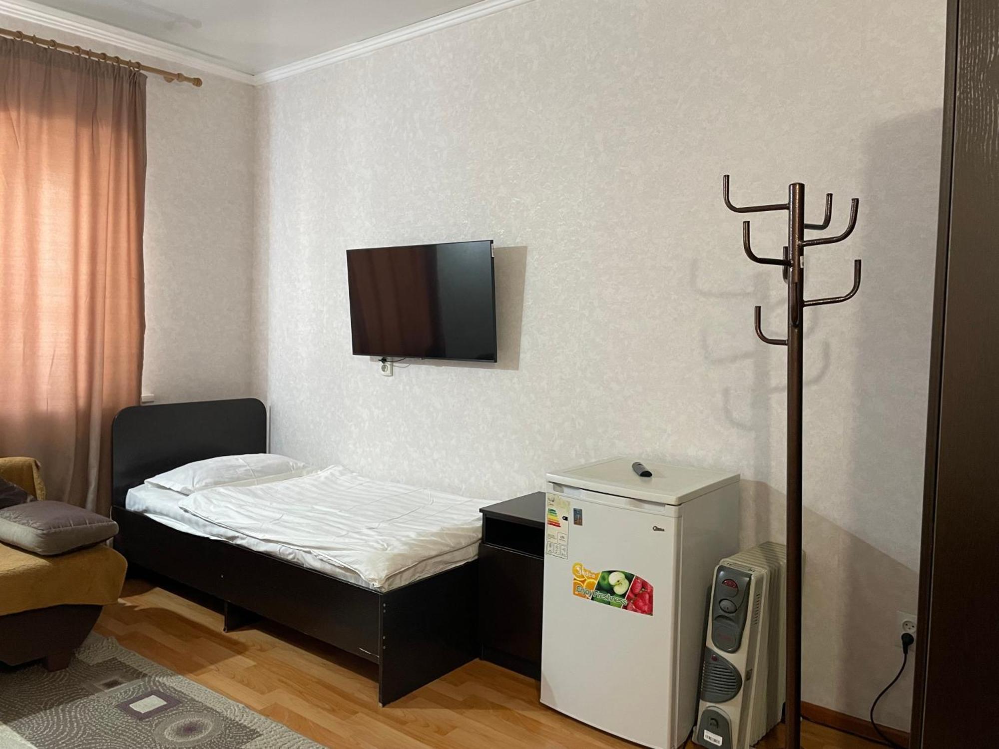 Fiveseasons Hostel Алма Ата Екстериор снимка