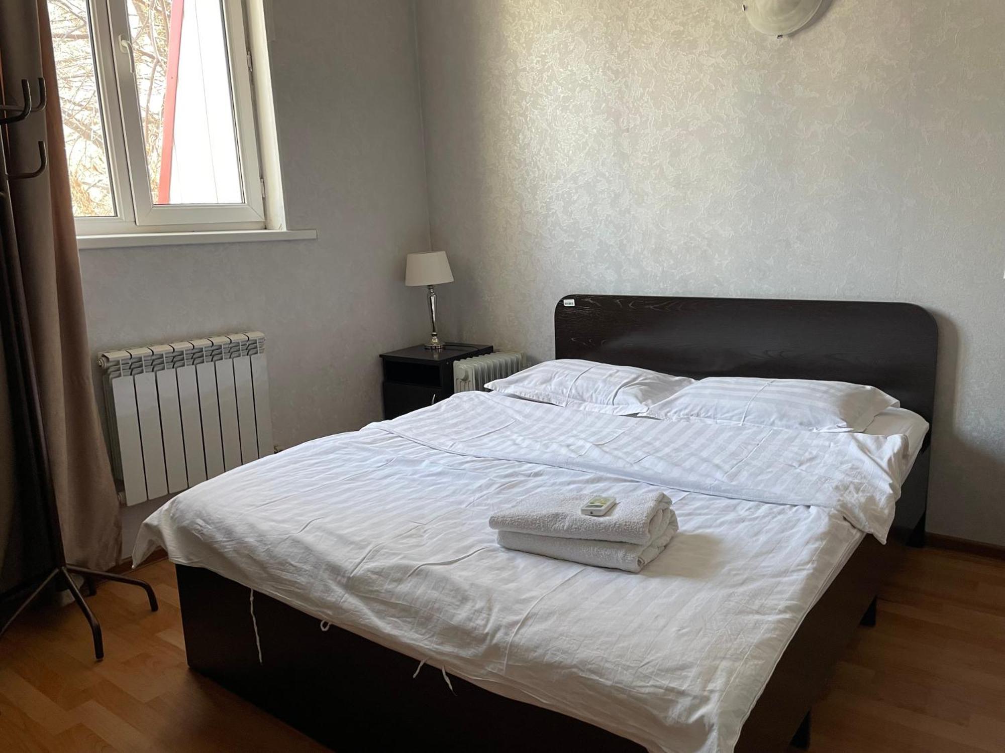 Fiveseasons Hostel Алма Ата Екстериор снимка