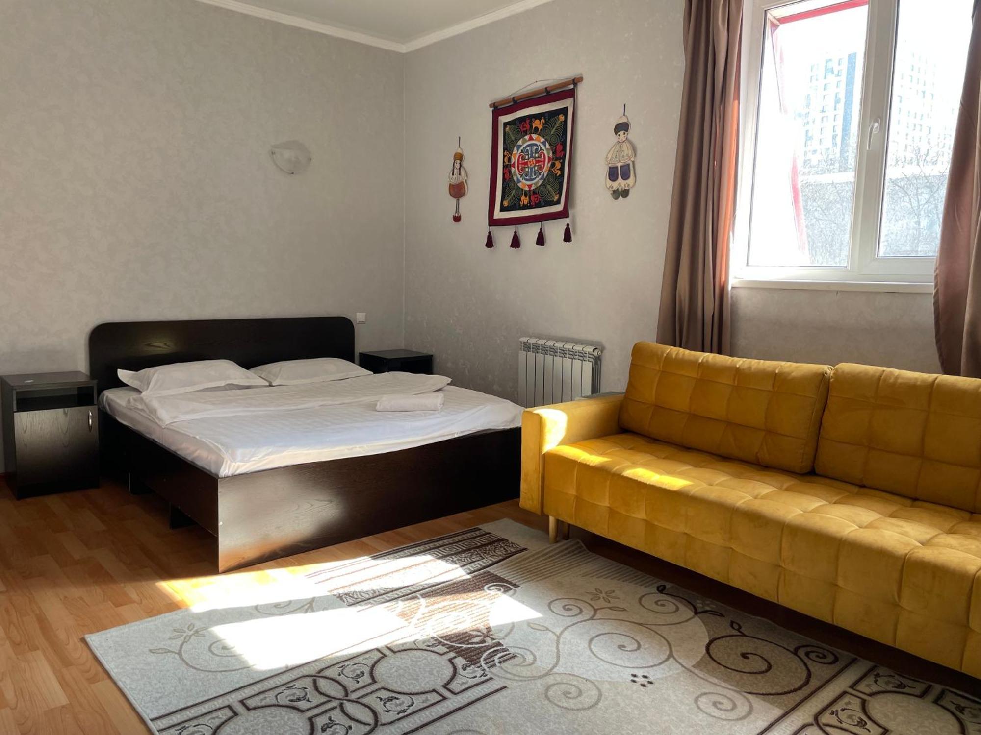 Fiveseasons Hostel Алма Ата Екстериор снимка