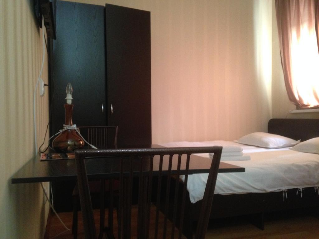 Fiveseasons Hostel Алма Ата Екстериор снимка