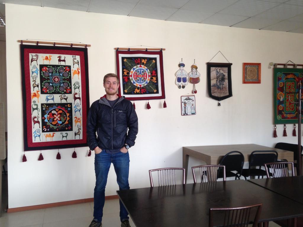 Fiveseasons Hostel Алма Ата Екстериор снимка