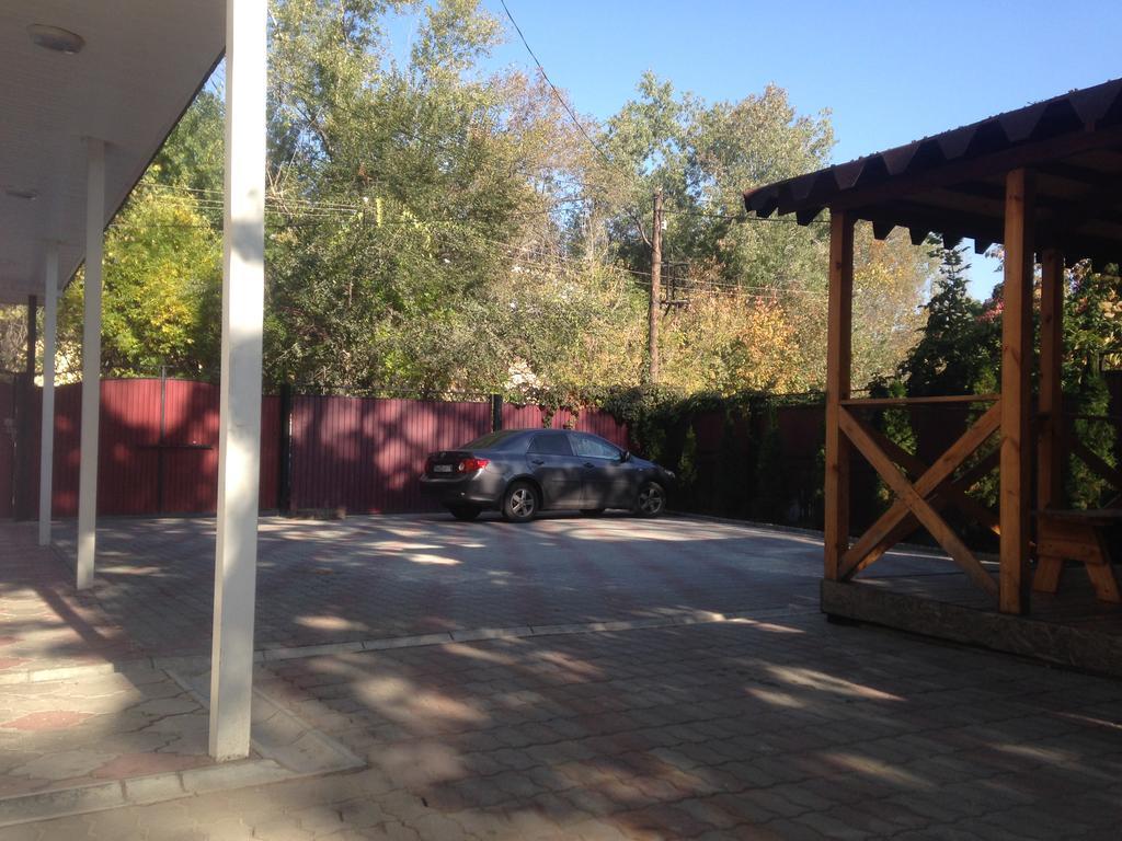 Fiveseasons Hostel Алма Ата Екстериор снимка