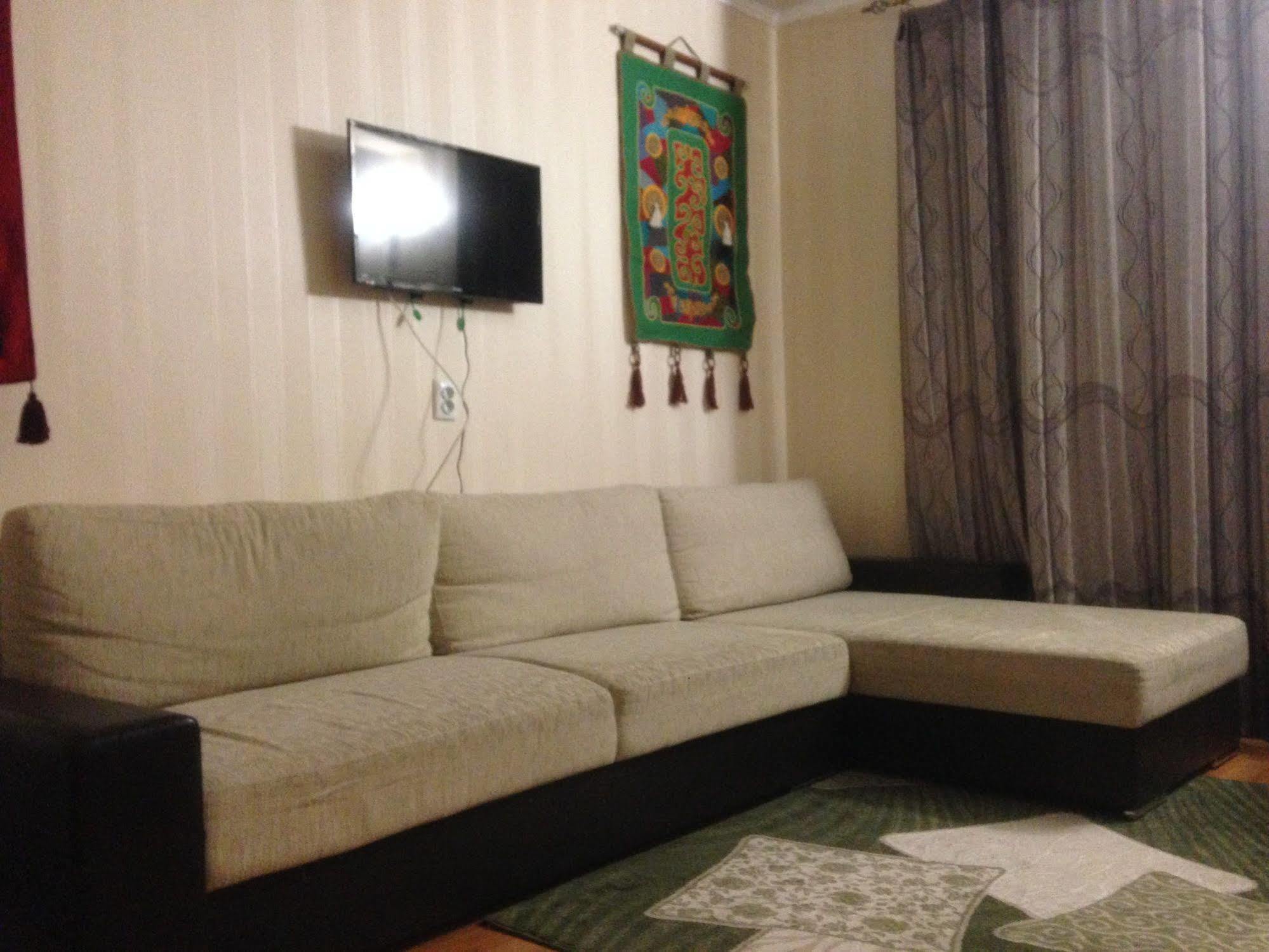 Fiveseasons Hostel Алма Ата Екстериор снимка