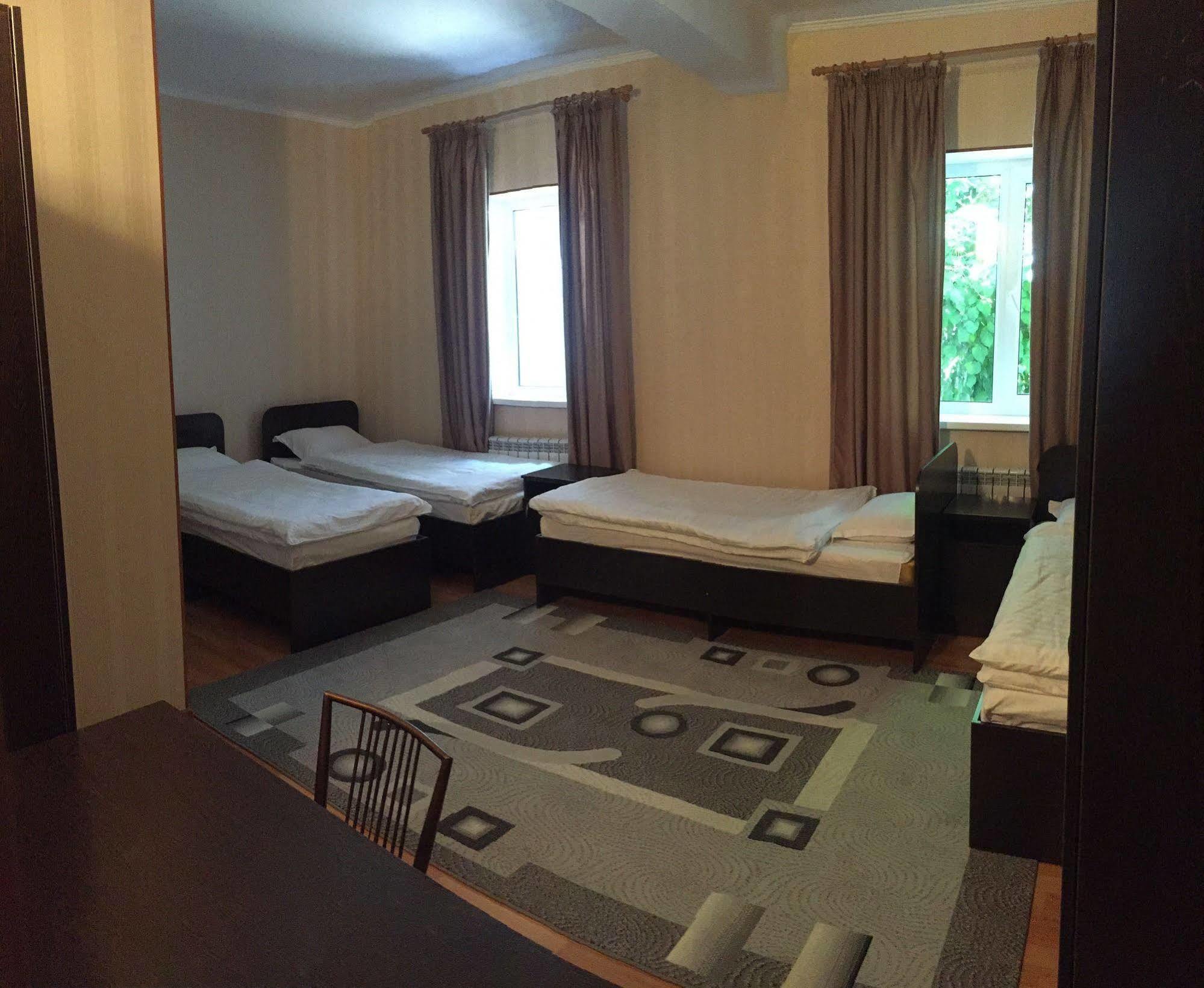 Fiveseasons Hostel Алма Ата Екстериор снимка