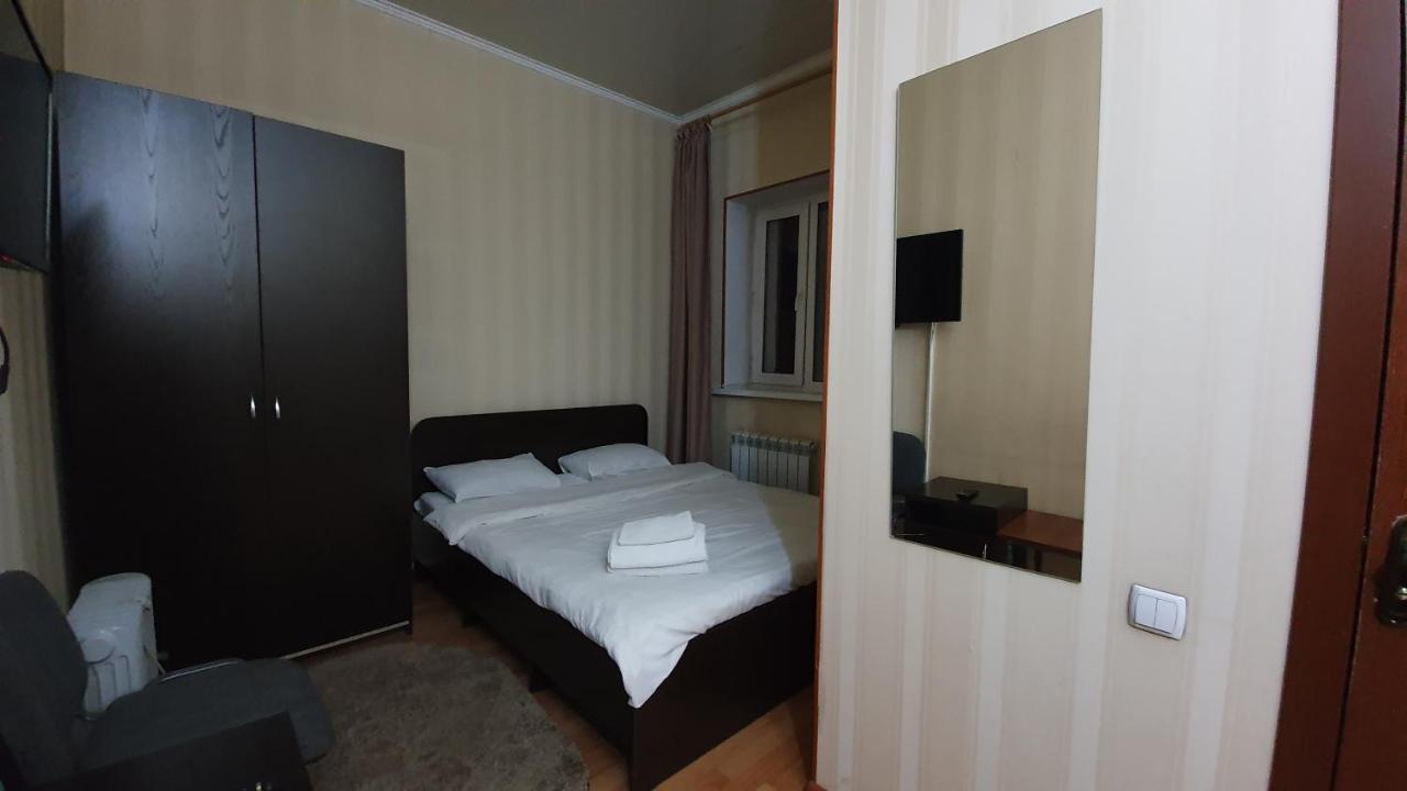 Fiveseasons Hostel Алма Ата Екстериор снимка