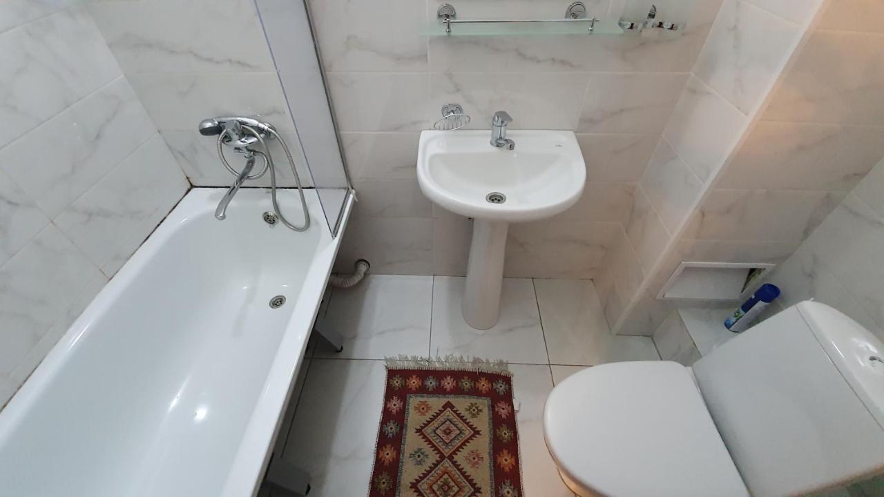 Fiveseasons Hostel Алма Ата Екстериор снимка